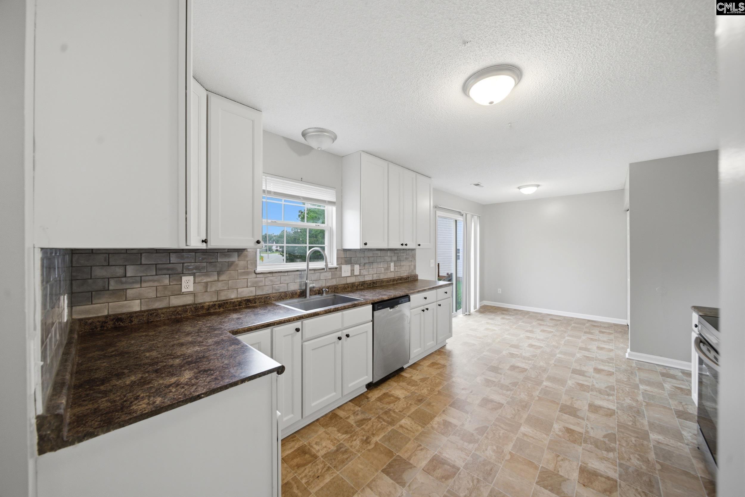 305 Cutter Court, Chapin — photo 11