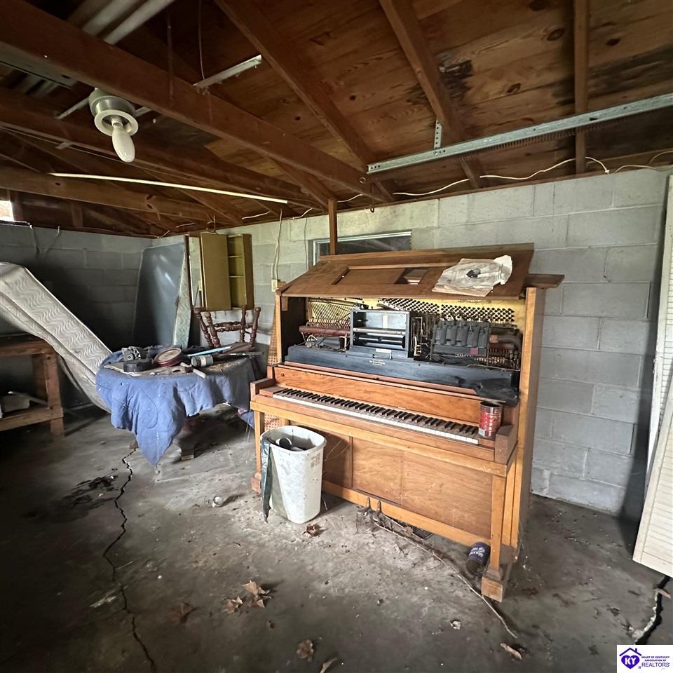 8800 W Manslick Road Louisville, KY 40272 #4