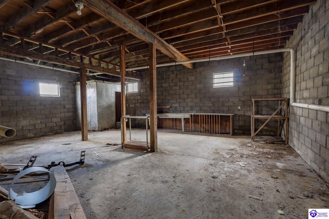 7520 North Dixie Hwy Bonnieville, KY 42713 #2