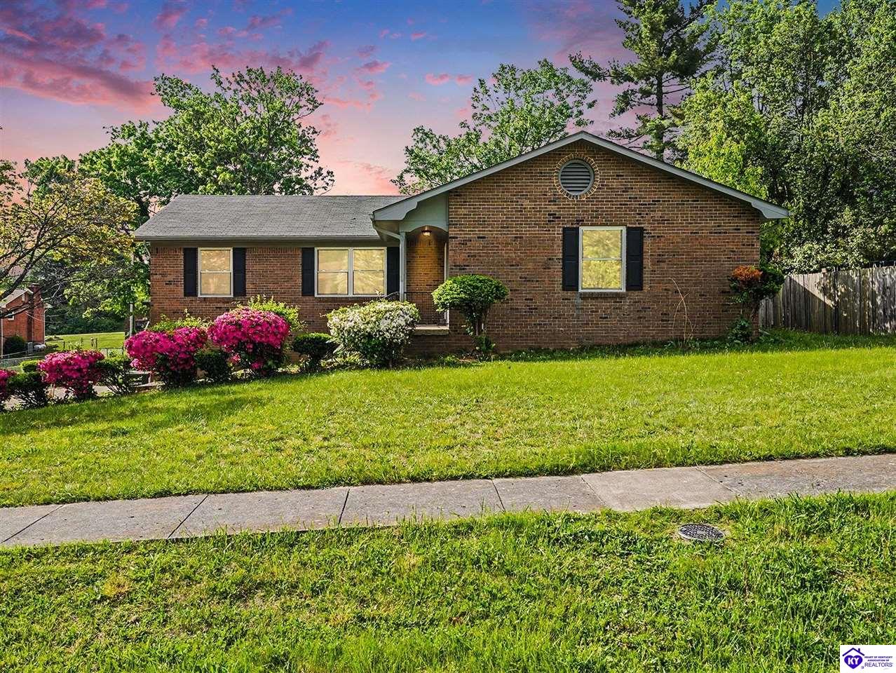 1560 redbud circle Radcliff, KY 40160