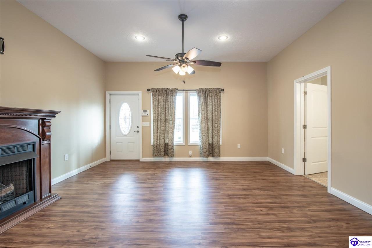 1096 Eastview Road Cecilia, KY 42724 #3