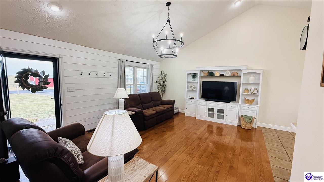 1260 Doc Ward Road Summersville, KY 42782 #4