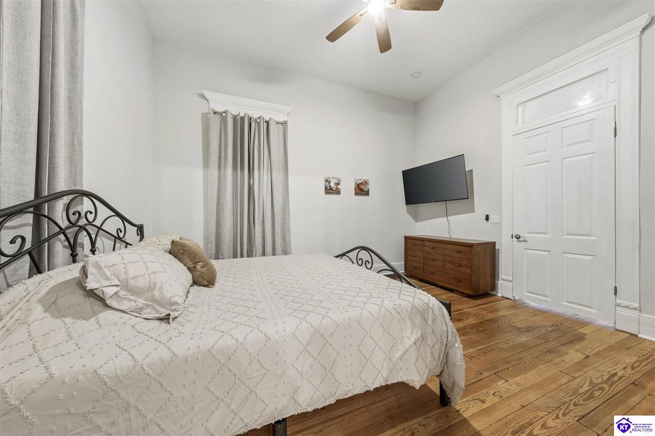 300 W Main Street Hodgenville, KY 42748 #4