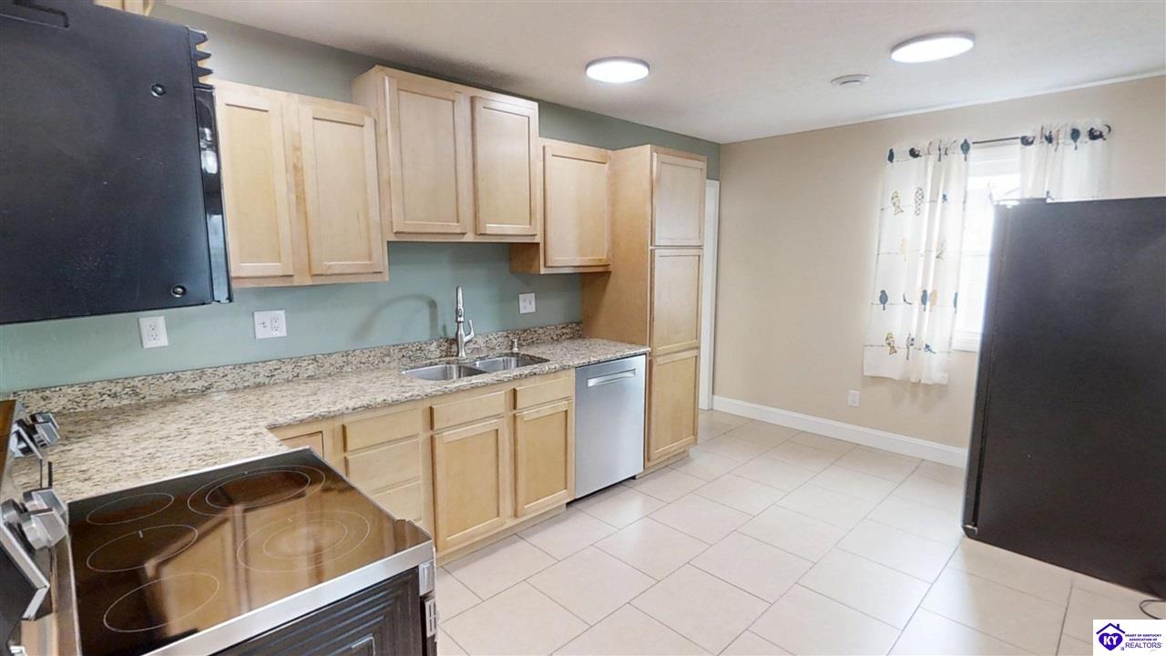 2525 Lake Road Radcliff, KY 40160 #2