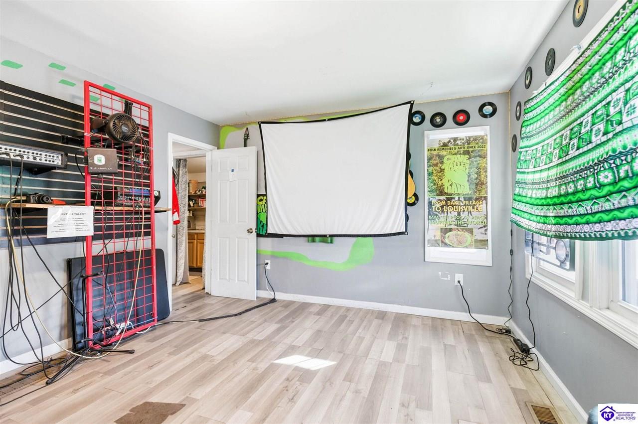 2115 Crums Lane Louisville, KY 40216 #4