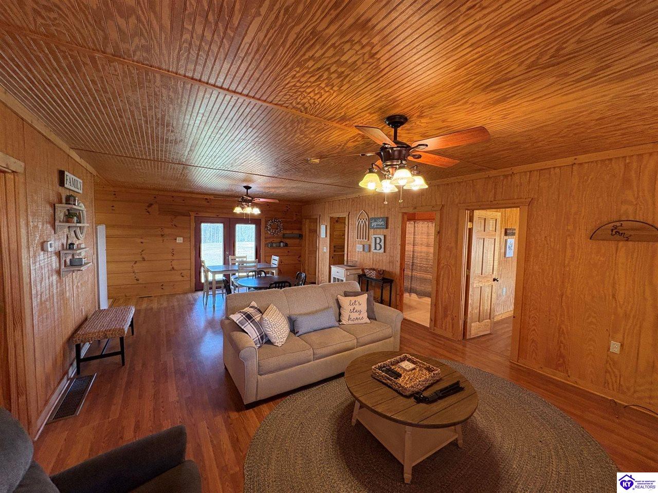 180 Tulip Lane Columbia, KY 42728 #1