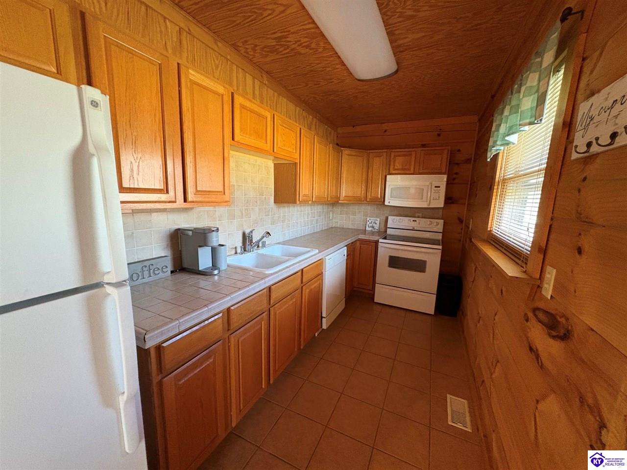 180 Tulip Lane Columbia, KY 42728 #3