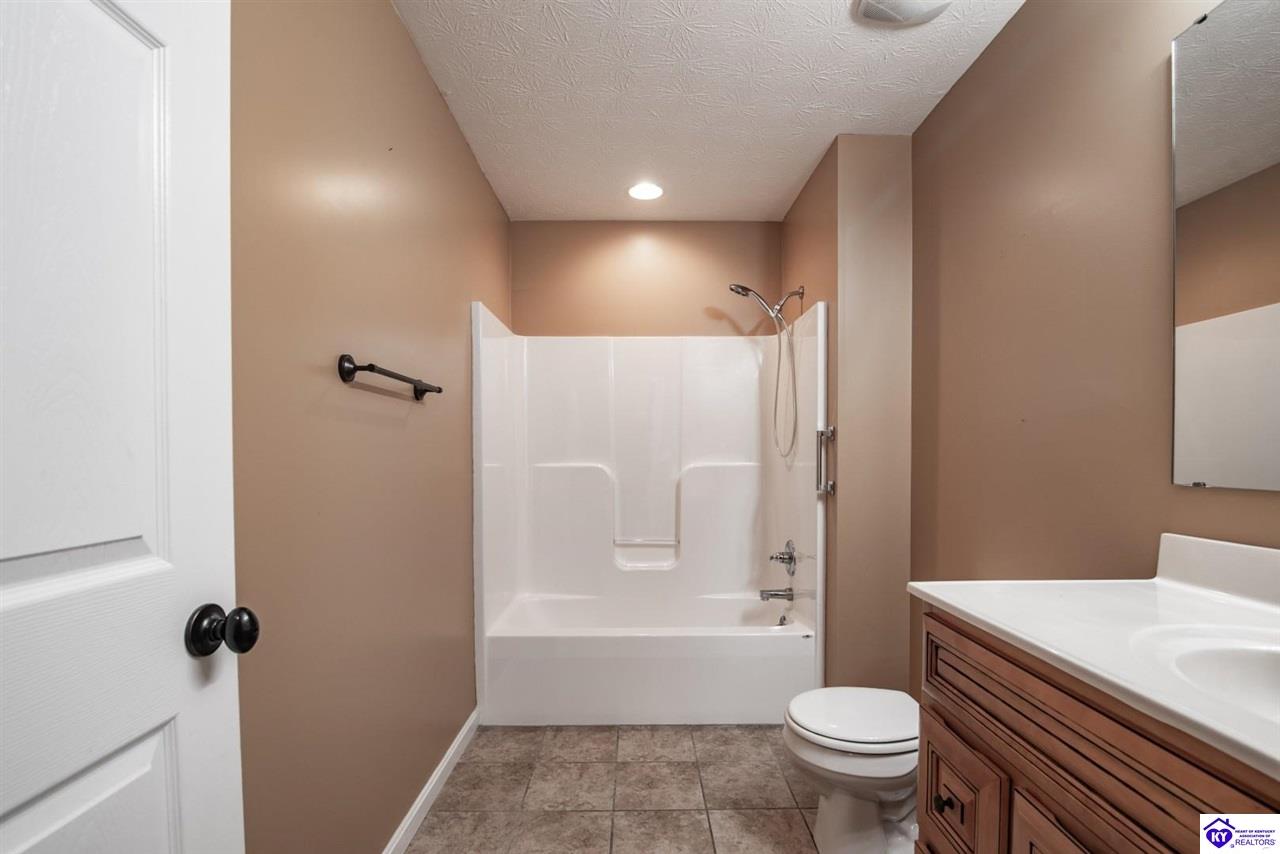 106 Bluegrass Drive Hodgenville, KY 42748 #4