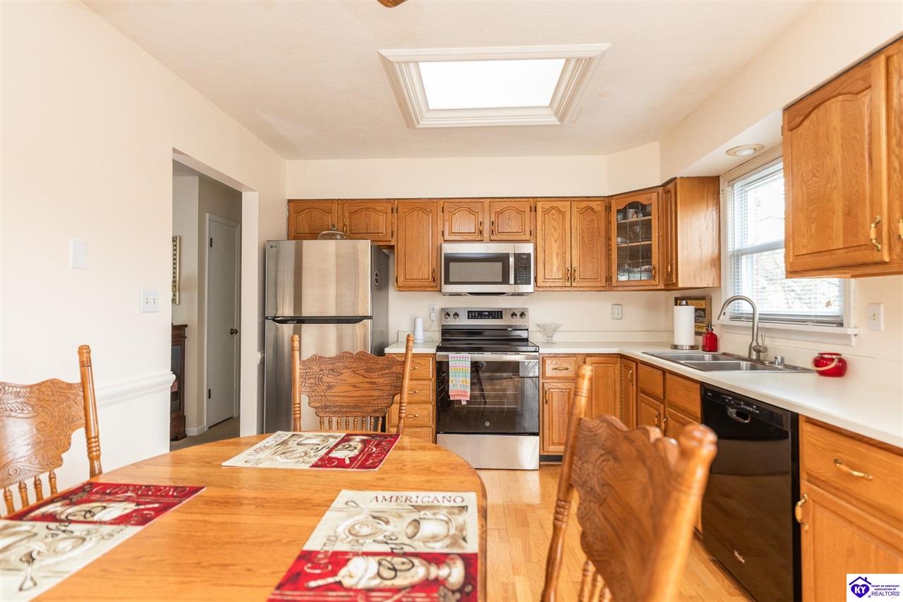 1526 Sanders Lane Louisville, KY 40216 #3