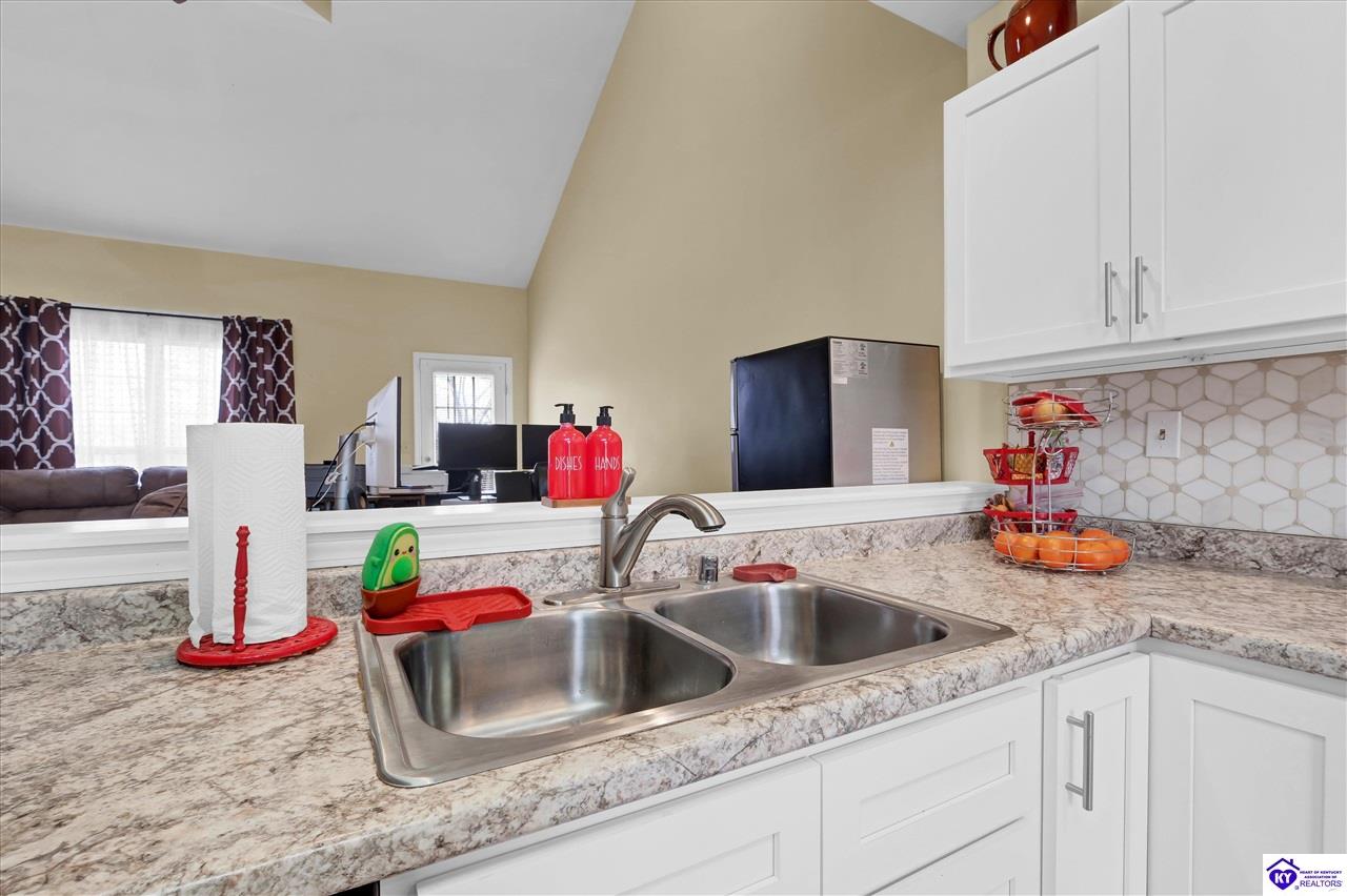 10307 Chimney Ridge Court Louisville, KY 40299 #4