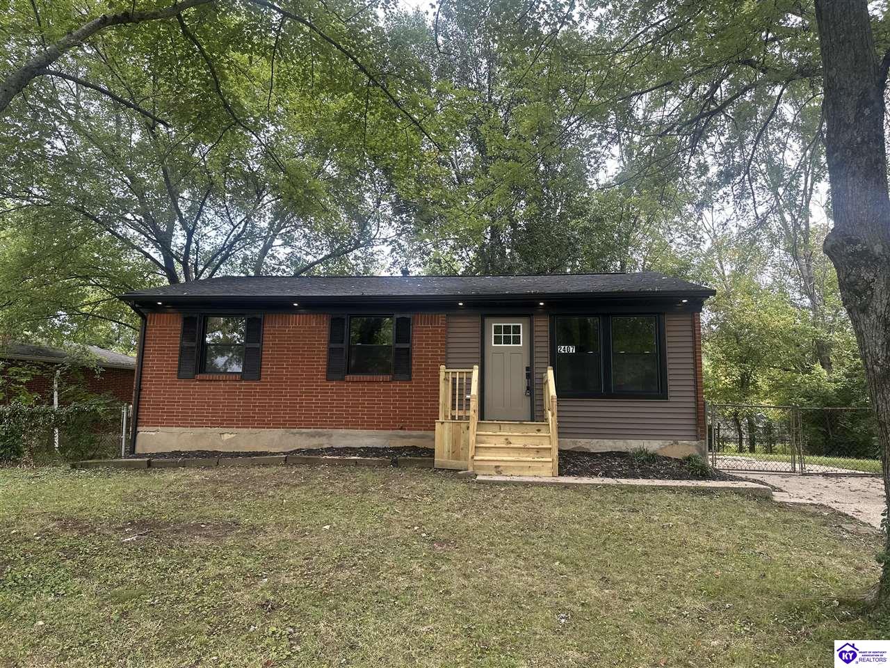 2407 Kings Cross CourtLouisville,&nbsp;KY&nbsp;40272