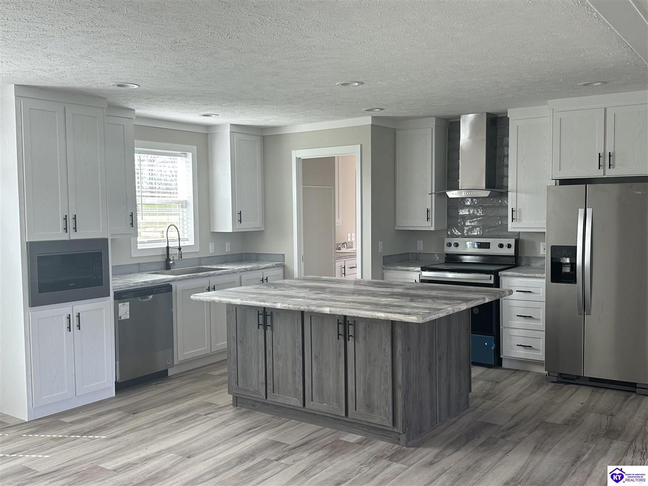 20 Drew Lane Campbellsville, KY 42718 #1