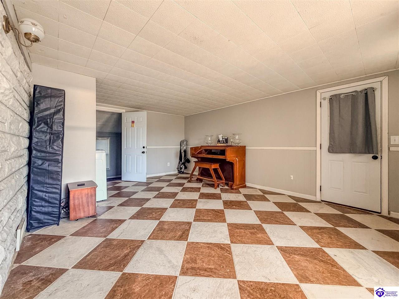 284 N Logsdon Parkway Radcliff, KY 42701 #3