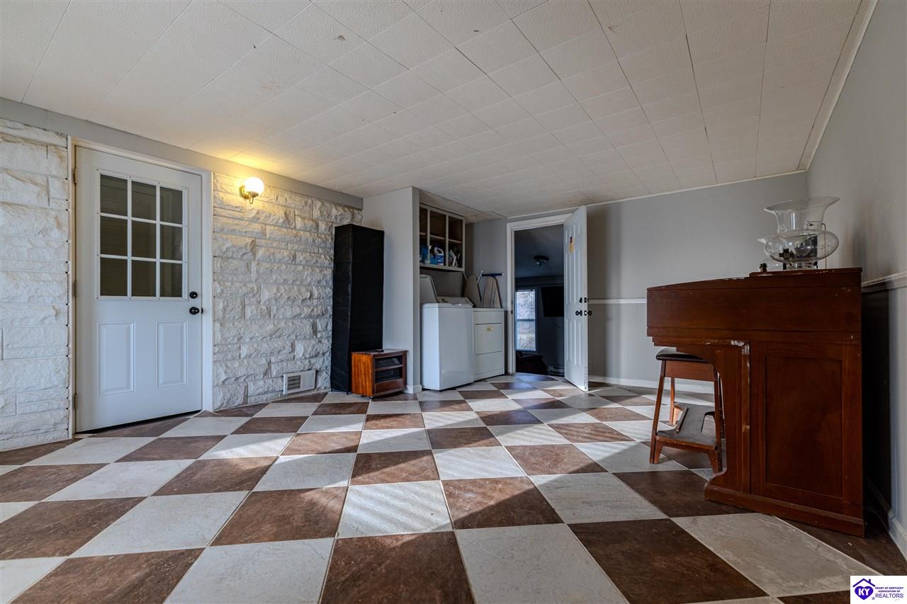 284 N Logsdon Parkway Radcliff, KY 42701 #4
