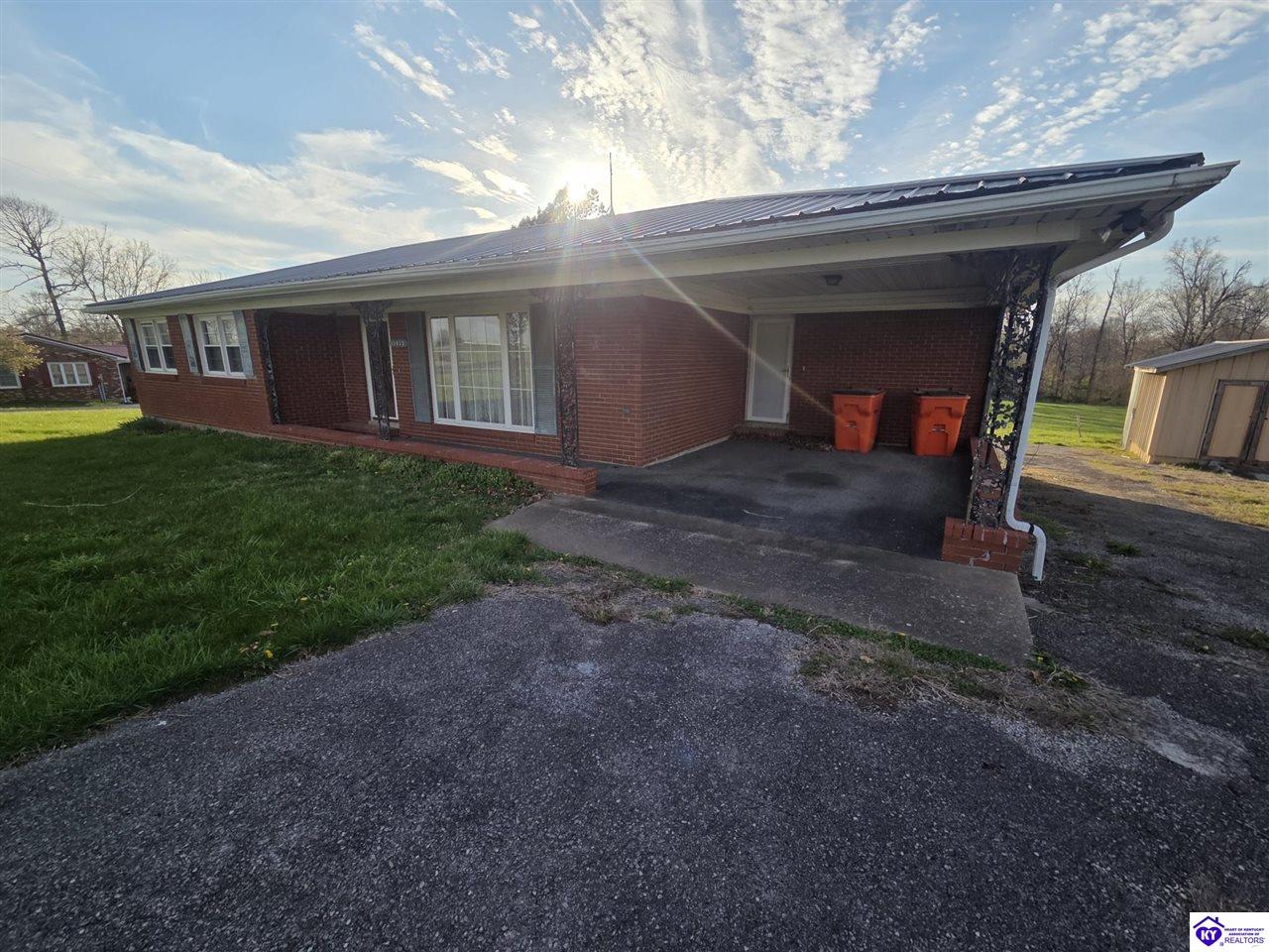 11013 KY Hwy 259 NBee Spring,&nbsp;KY&nbsp;42207