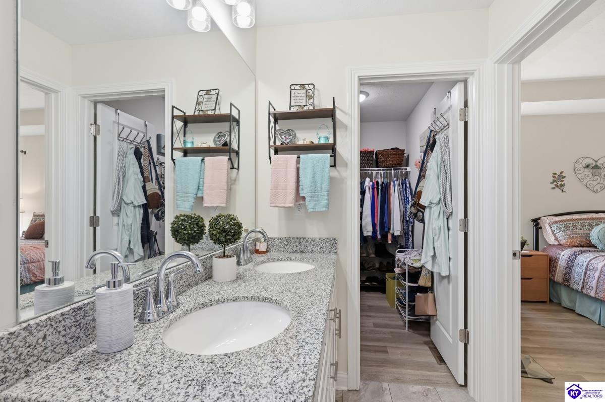 421 Turnberry Court Vine Grove, KY 40175 #4