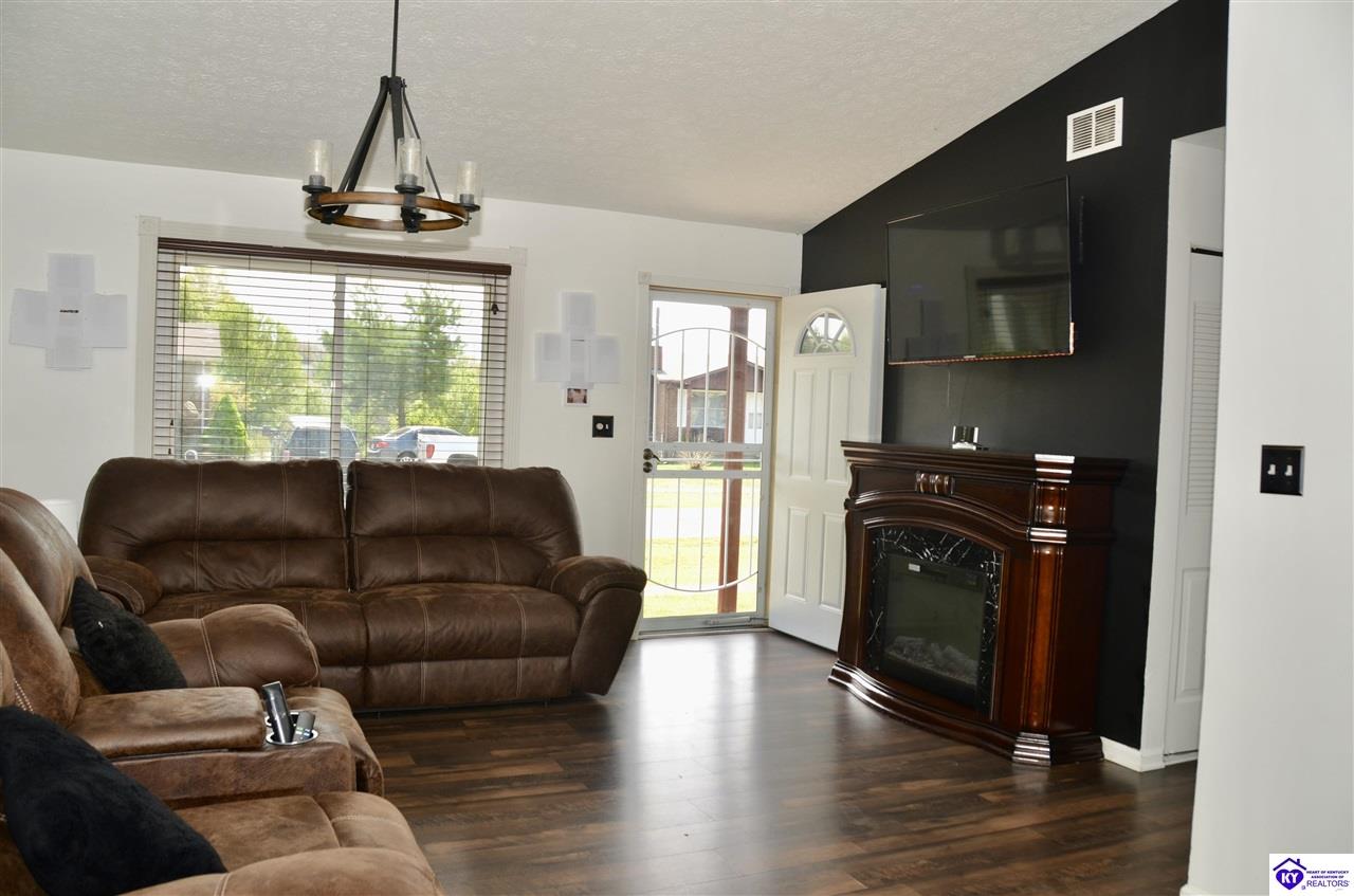 621 Independence Drive Radcliff, KY 40160 #2