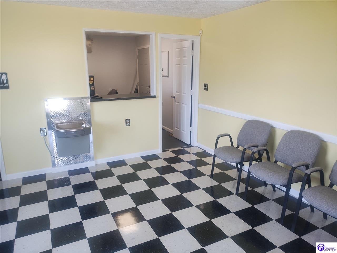 3273 S Dixie Highway Elizabethtown, KY 42701 #1