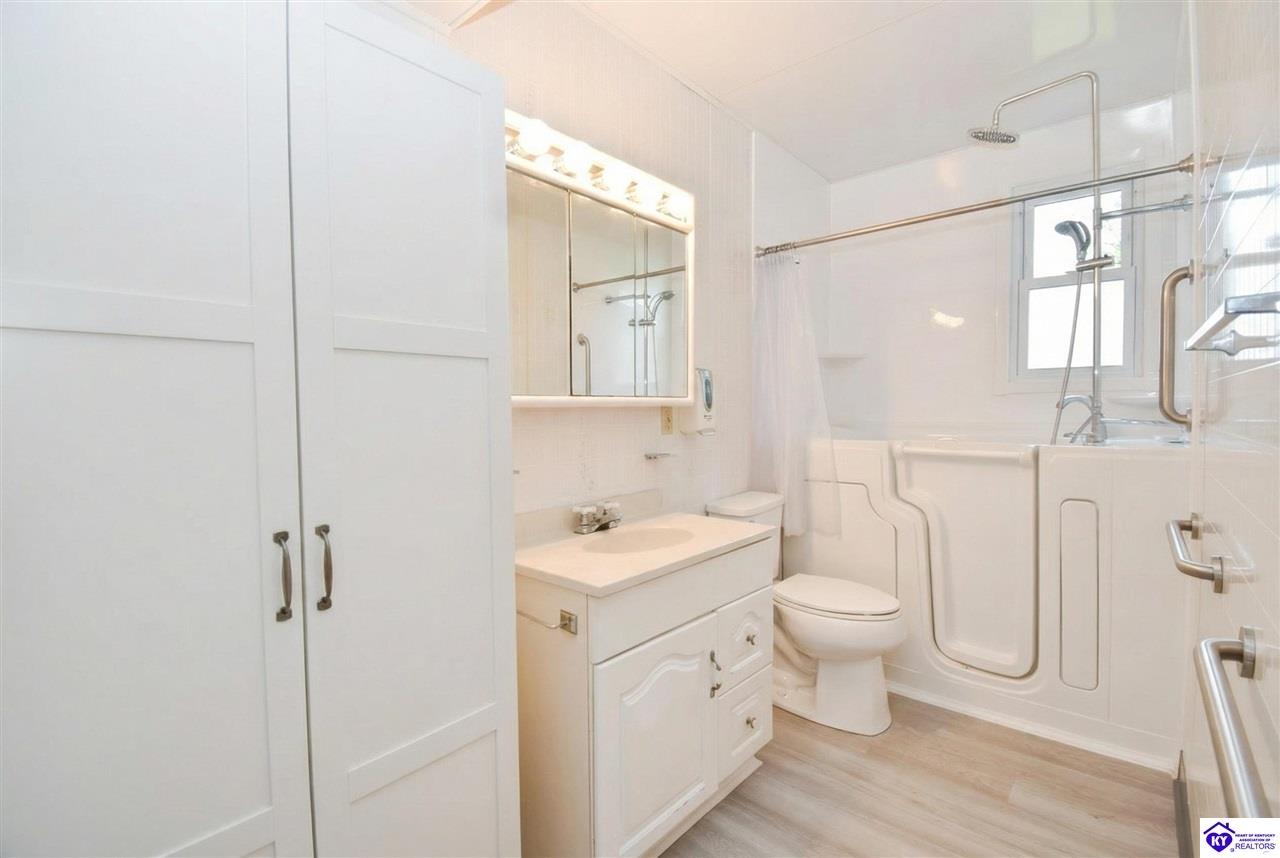 13507 Tennis Boulevard Louisville, KY 40272 #4