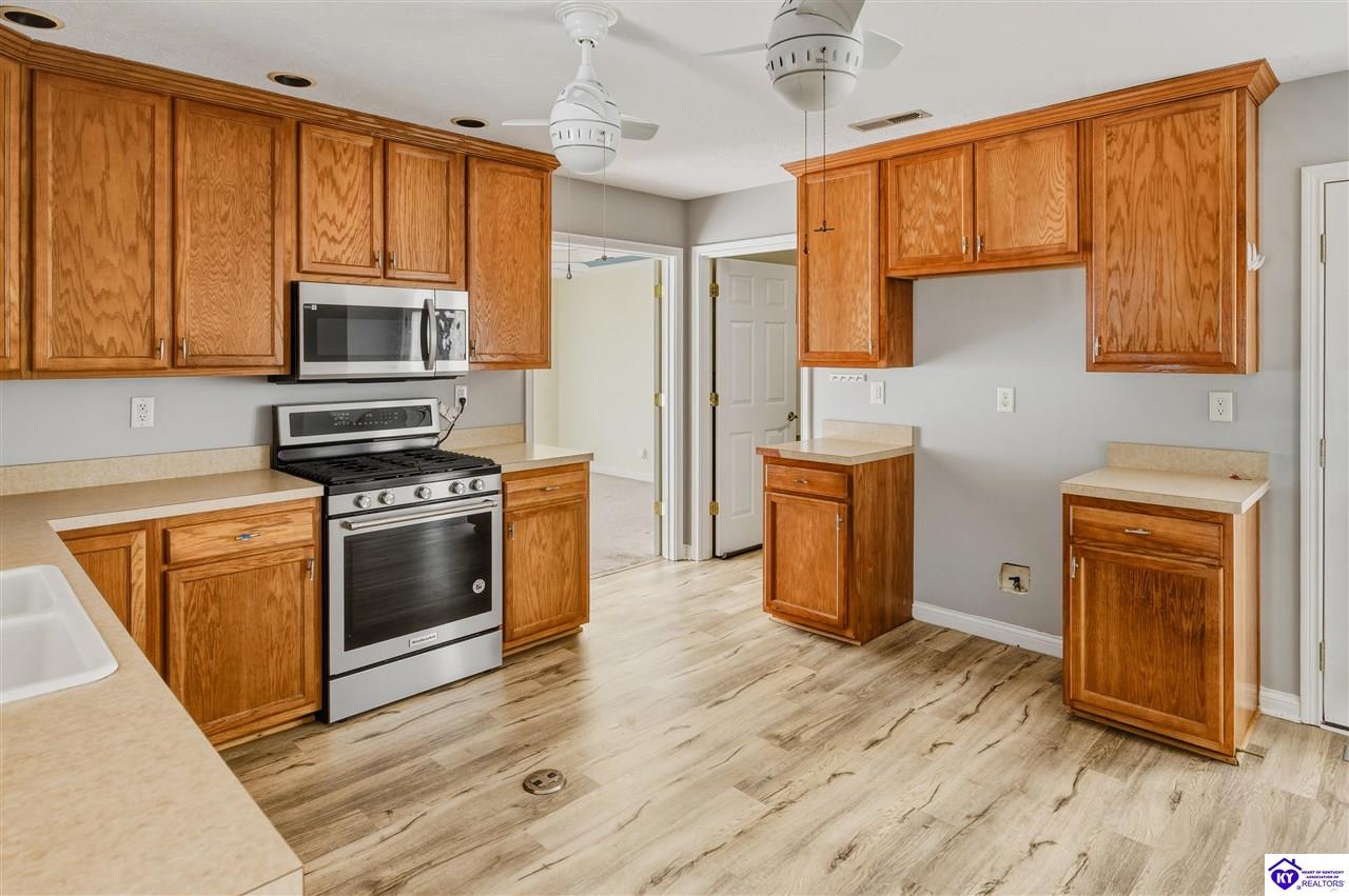 3411 E Hebron Lane Shepherdsville, KY 40165 #2