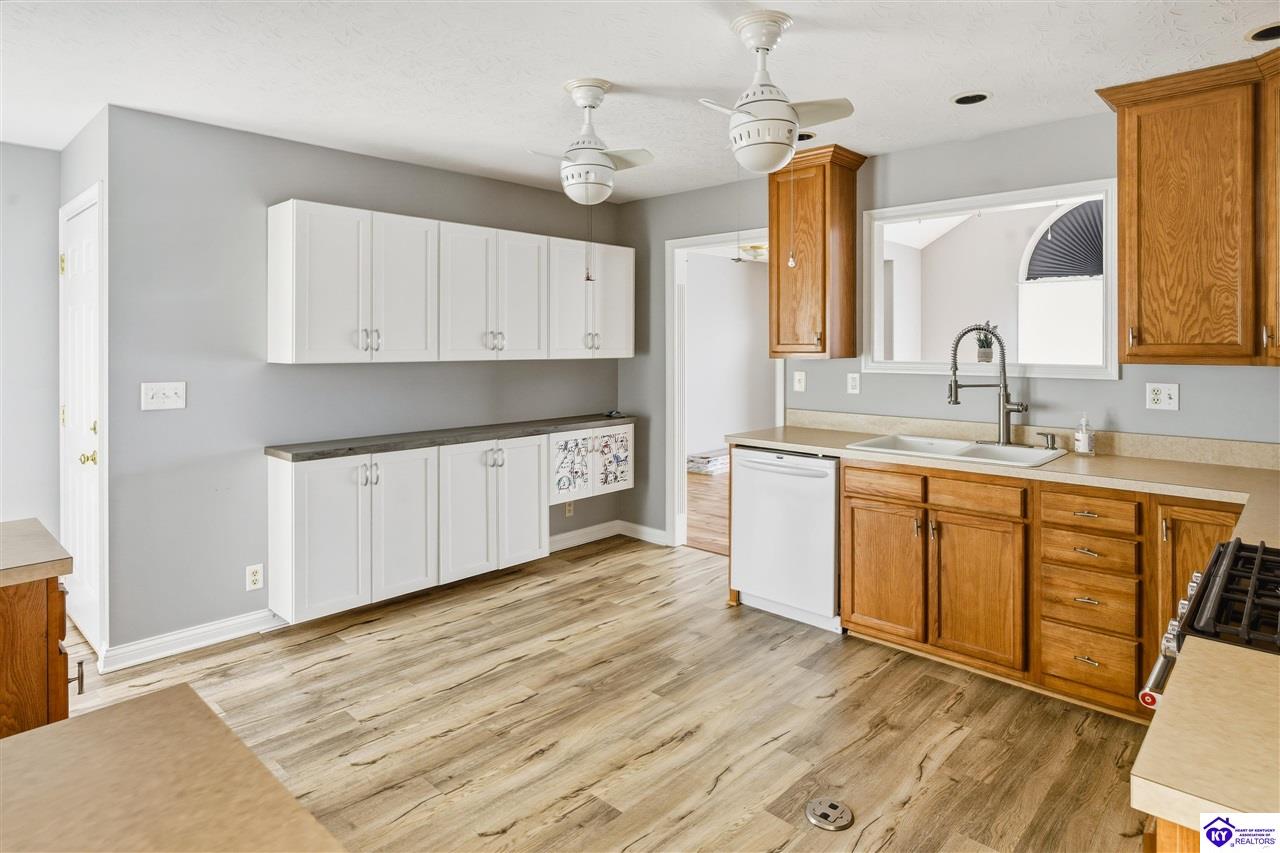 3411 E Hebron Lane Shepherdsville, KY 40165 #4