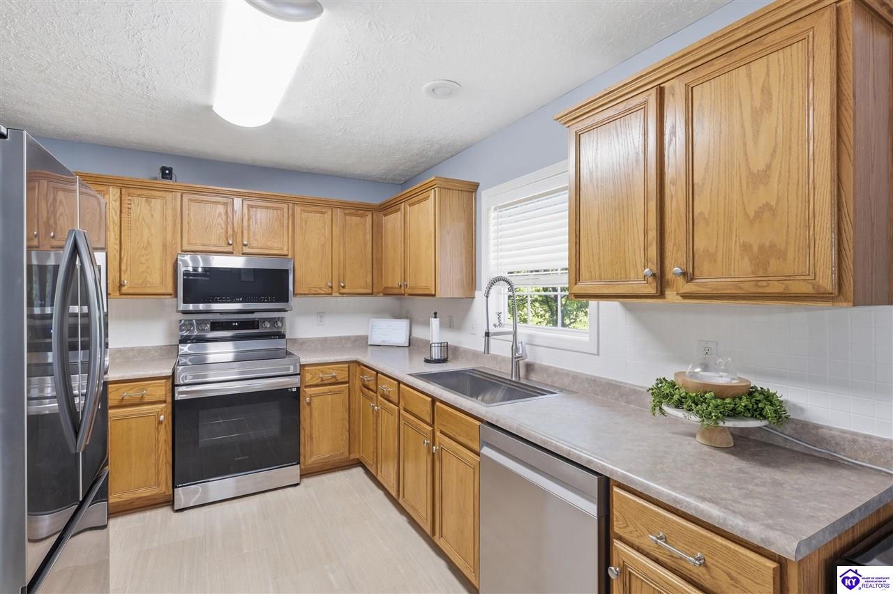 1003 Whispering Oak Drive Bardstown, KY 40004 #3