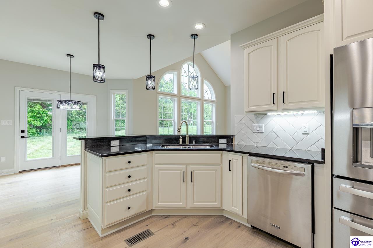 227 Evergreen Garden Elizabethtown, KY 42701 #4