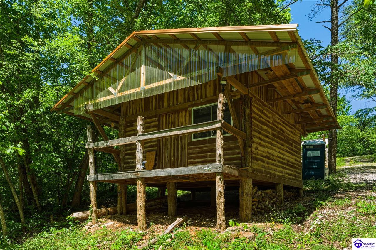 873 Pine Haven RoadClarkson,&nbsp;KY&nbsp;42726