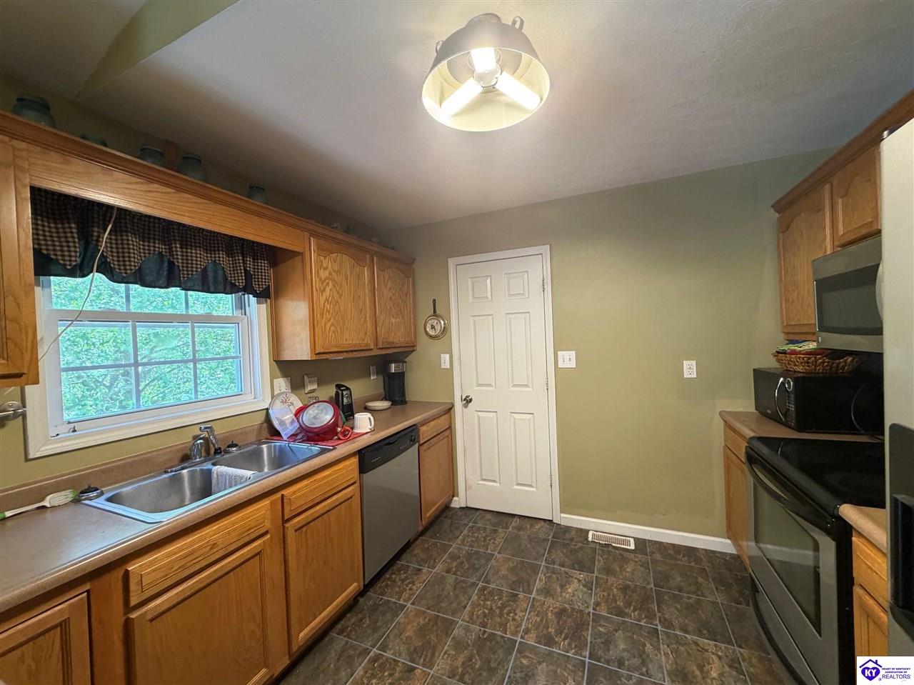 215 Foxboro Road