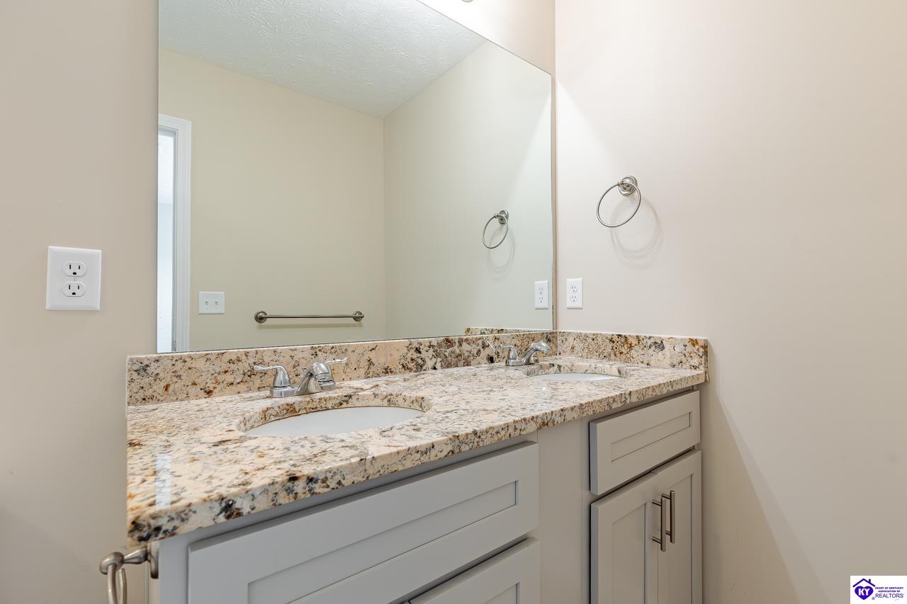 305 & 307 Breckinridge Circle Vine Grove, KY 40175 #2