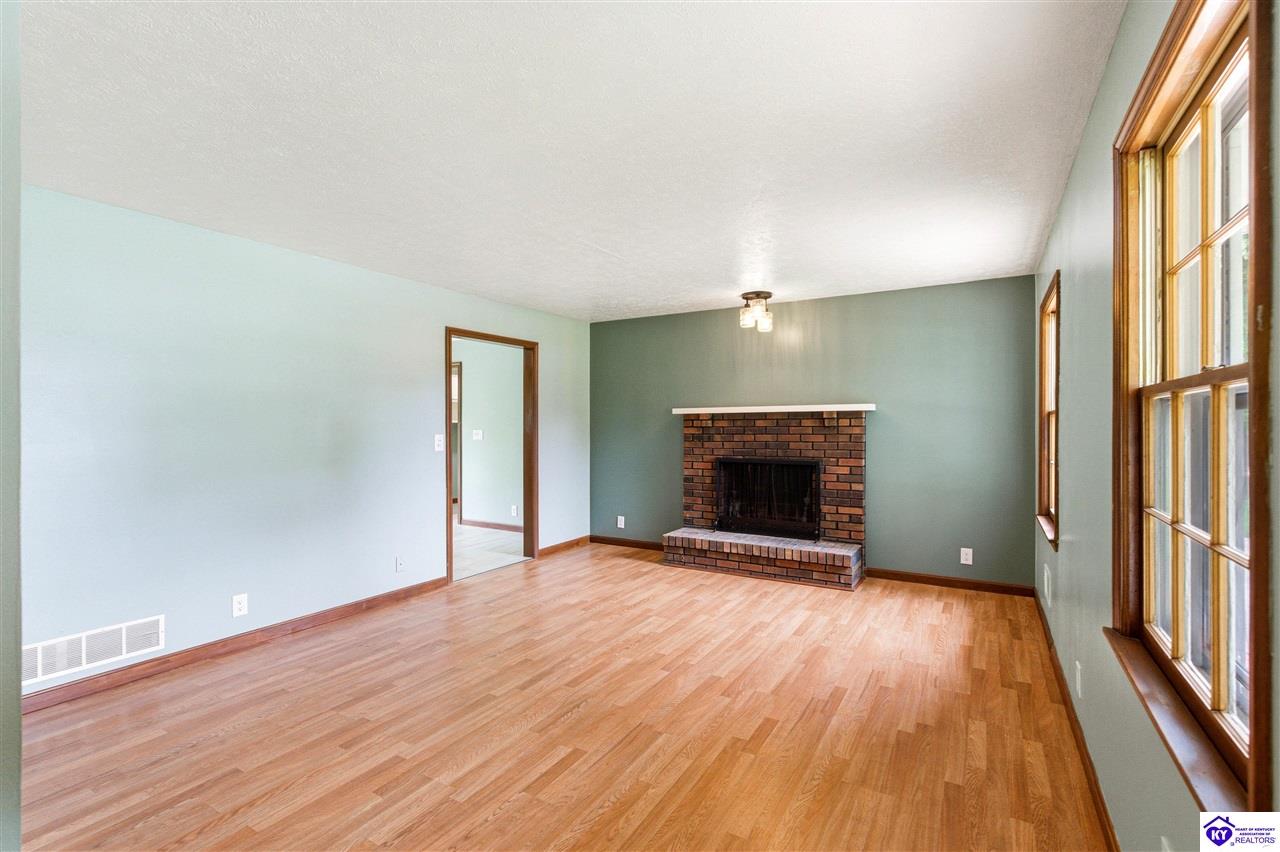 2707 Oakwood Drive Bardstown, KY 40004 #4