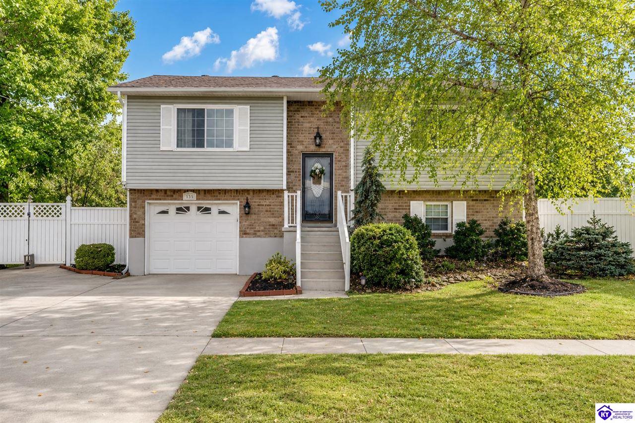 135 Meadowlake DriveRadcliff,&nbsp;KY&nbsp;40160
