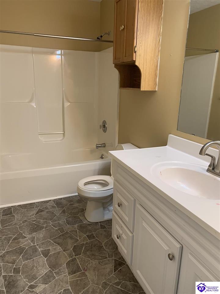 128 Whisbrook Avenue Vine Grove, KY 40175 #4