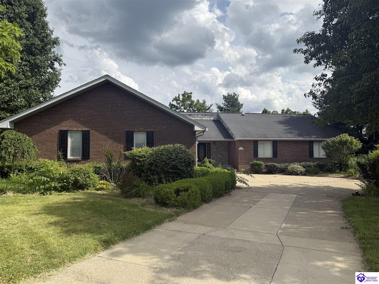 713 Freeman Lake RoadElizabethtown,&nbsp;KY&nbsp;42701
