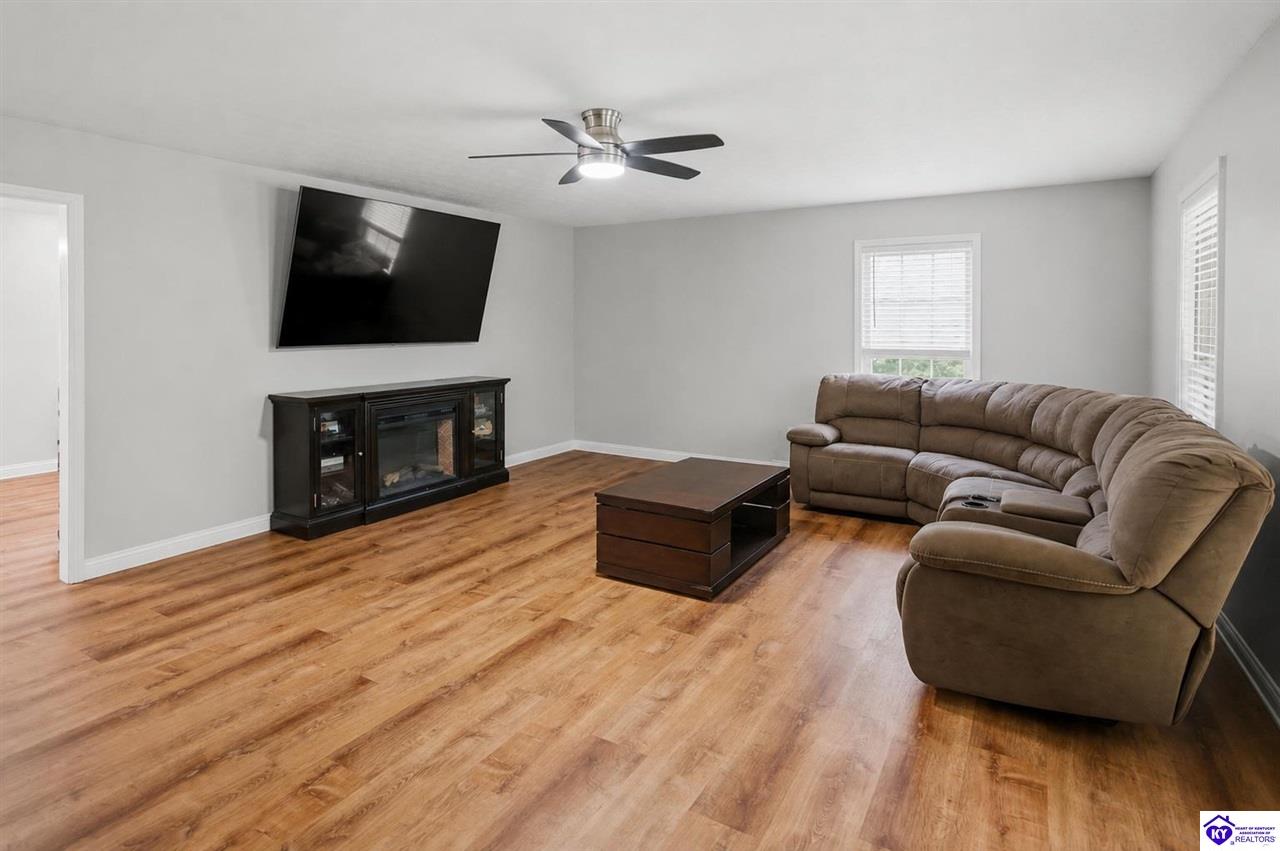 140 Pine Needle Lane Brandenburg, KY 40108 #2
