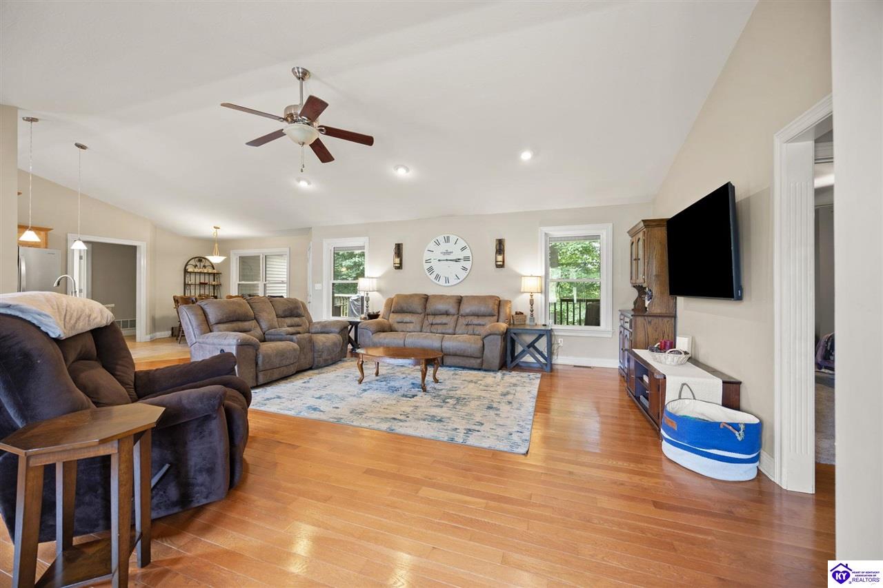 300 Hawks Landing Campbellsville, KY 42718 #4