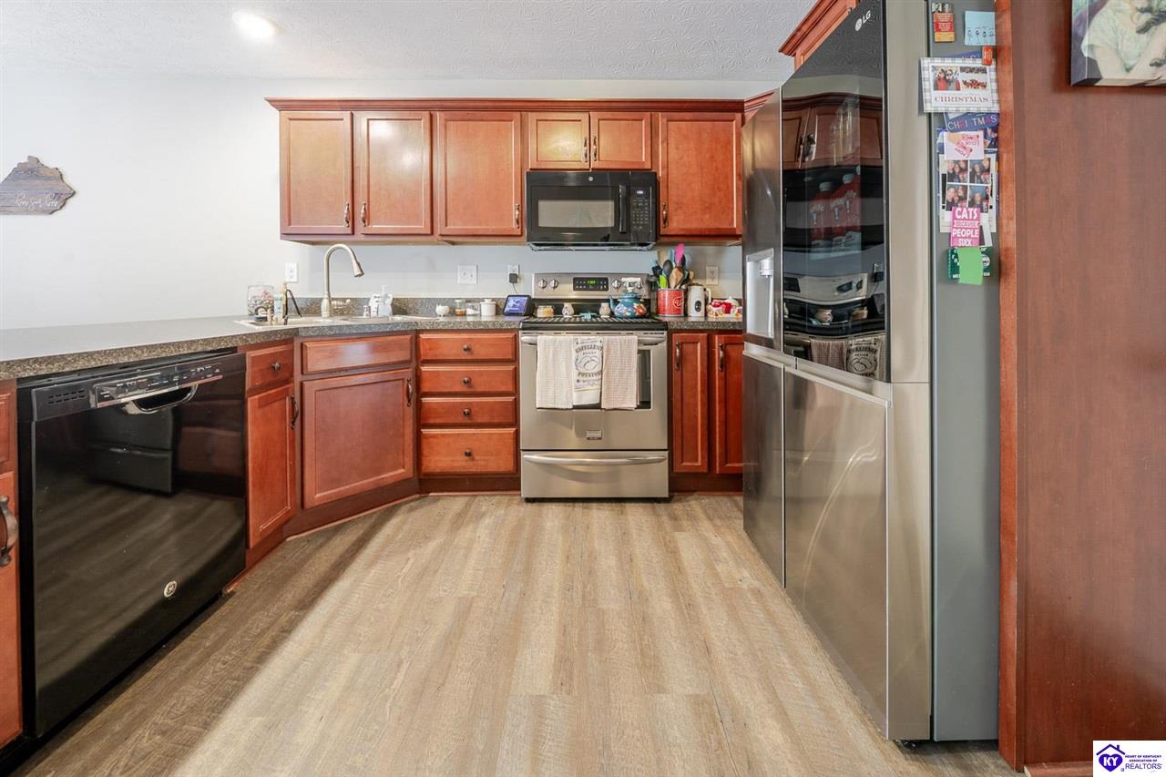 615 Chieftain Drive Fairdale, KY 40118 #4
