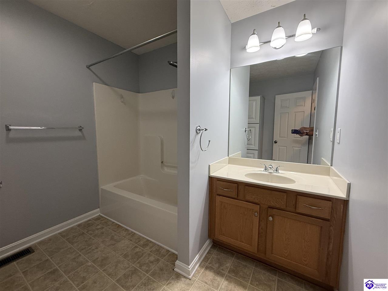157 Twin Lakes Drive Vine Grove, KY 40175 #4