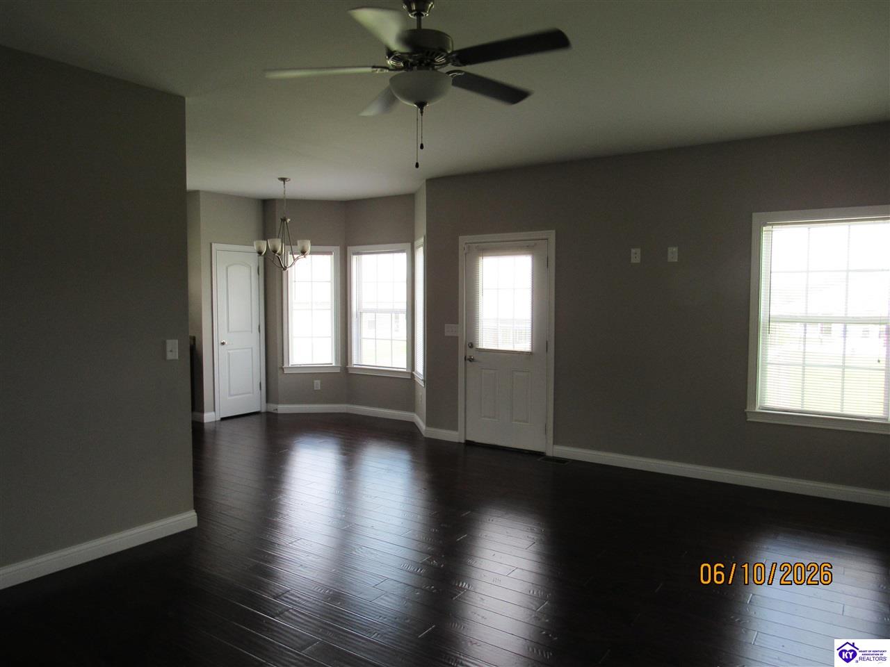 521 Winding Creek Court Elizabethtown, KY 42701 #1