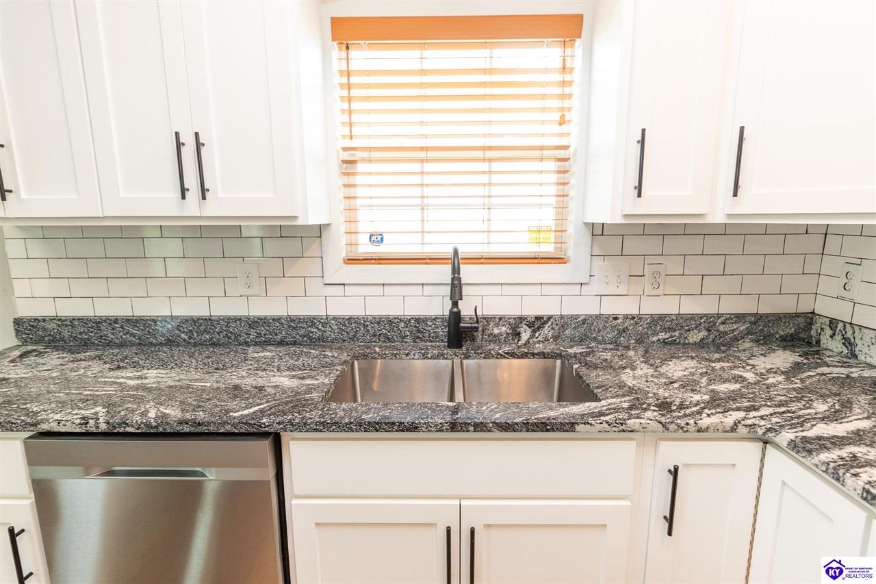 179 Twin Lakes Drive Vine Grove, KY 40175 #2