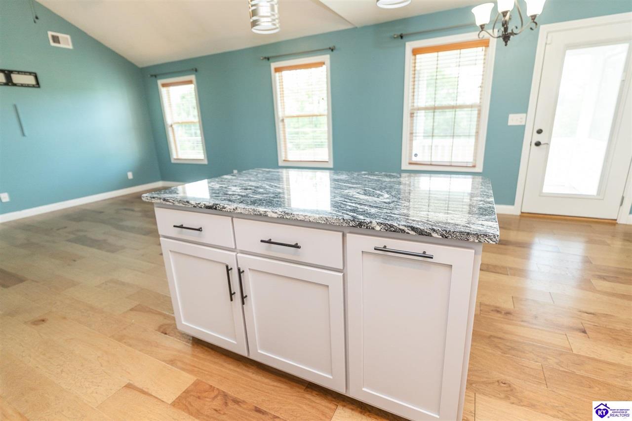 179 Twin Lakes Drive Vine Grove, KY 40175 #3