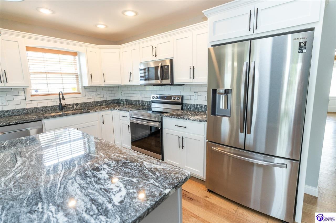 179 Twin Lakes Drive Vine Grove, KY 40175 #4