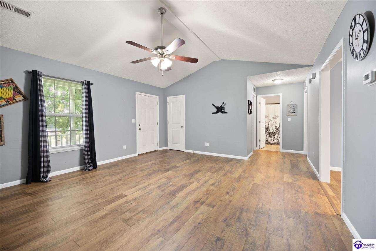 6149 Hardinsburg Road Cecilia, KY 42724 #4