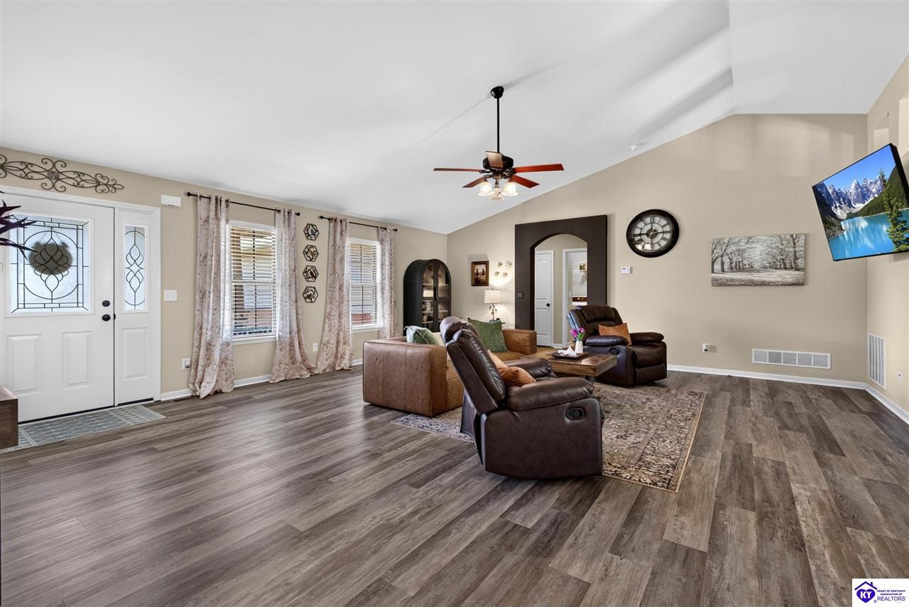 116 Vineland Place Drive Vine Grove, KY 40175 #4