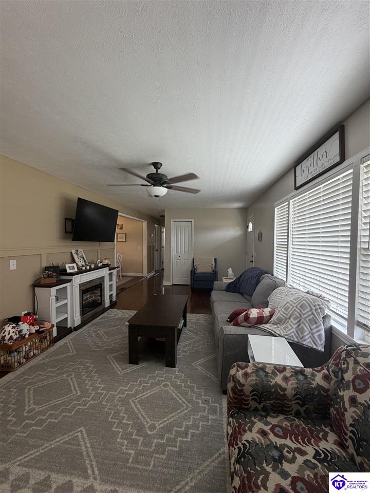 149 N Deepwood Drive Radcliff, KY 40160 #1