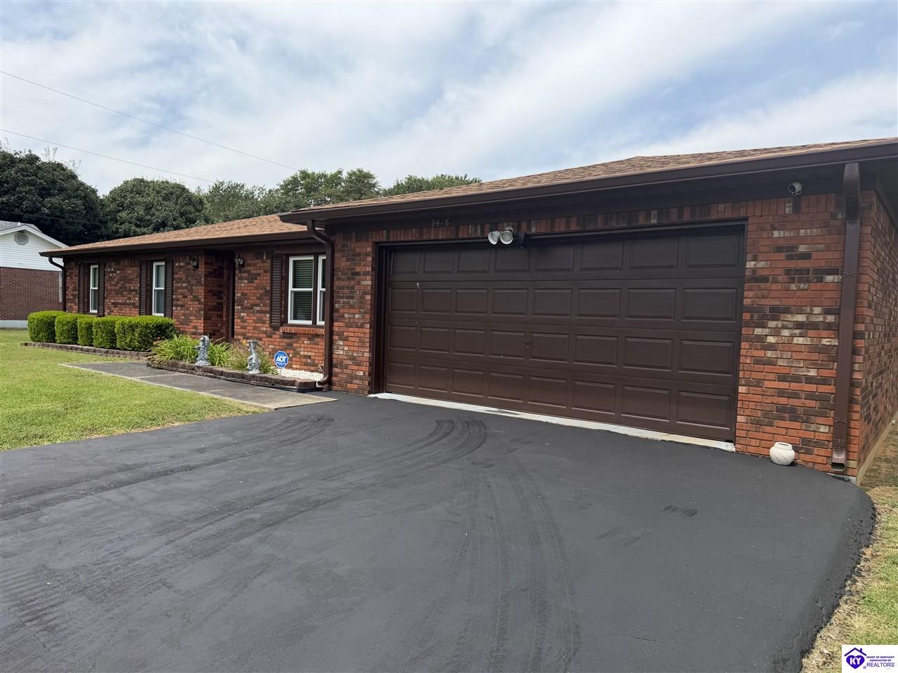 9446 Leitchfield RoadCecilia,&nbsp;KY&nbsp;42724