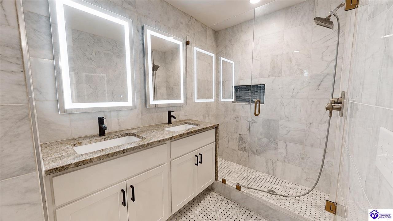 2726 Bagby Way Louisville, KY 40216 #3