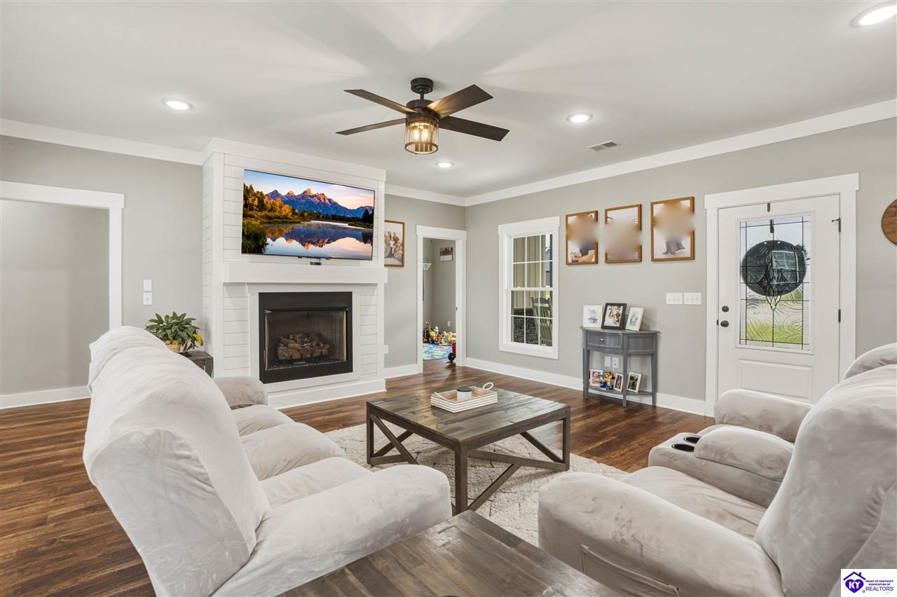 62 Martha Miles Ct Brandenburg, KY 40108 #4