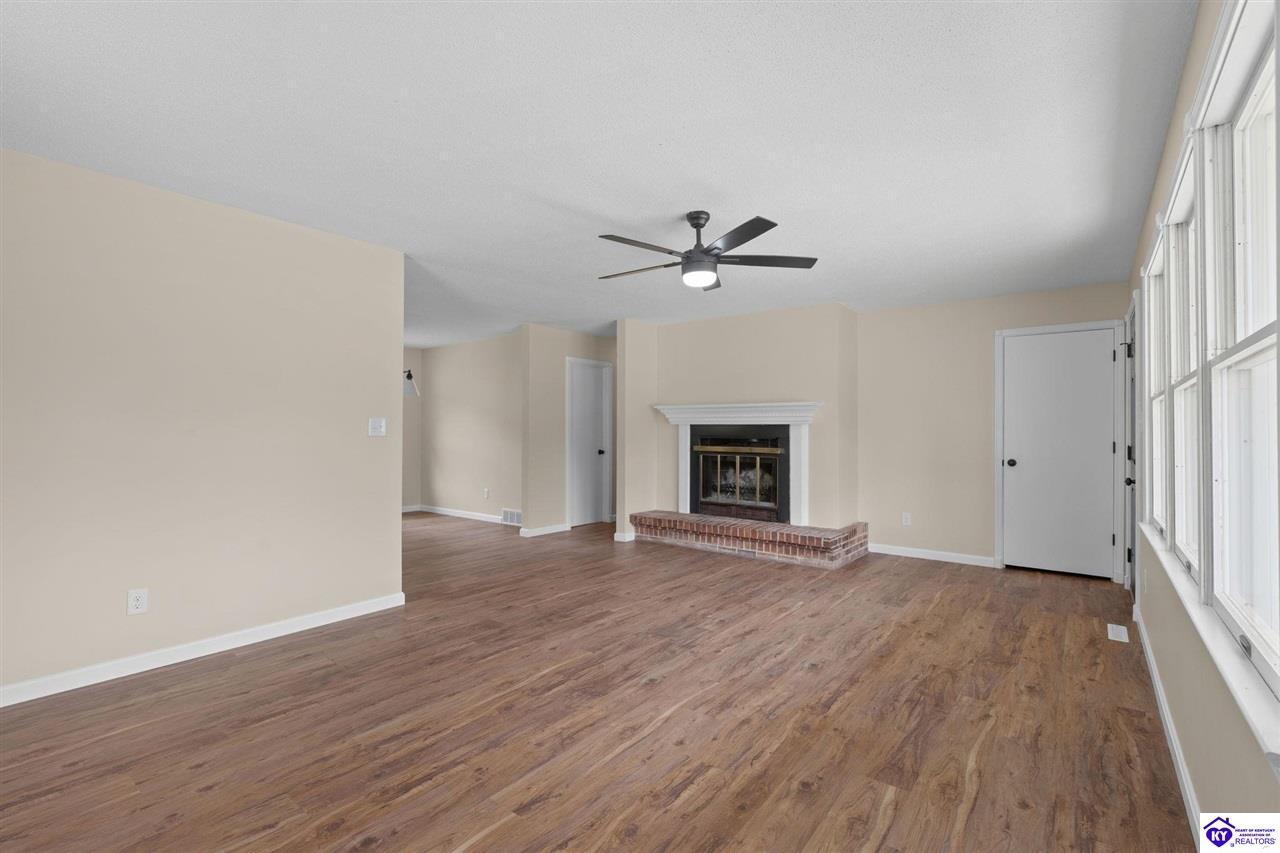 3884 Rineyville Road Elizabethtown, KY 42701 #3