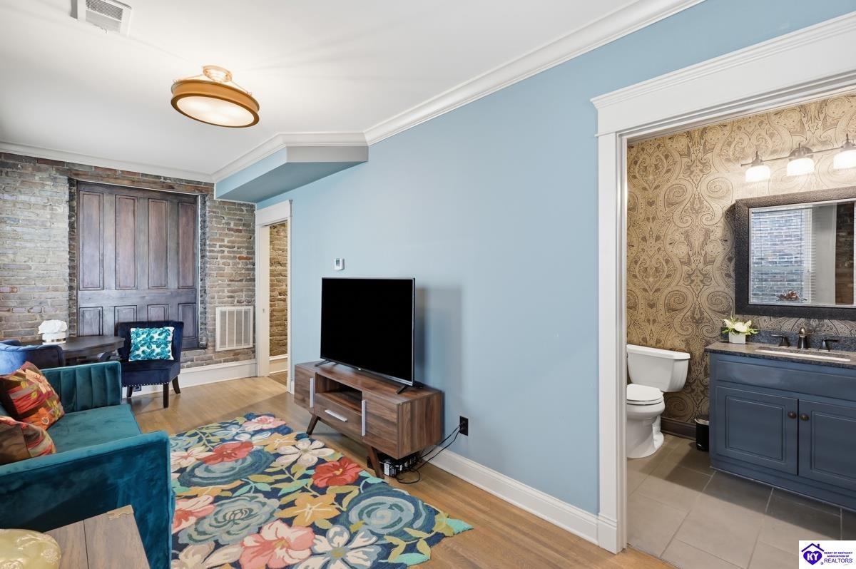 34 Public Square Elizabethtown, KY 42701 #3